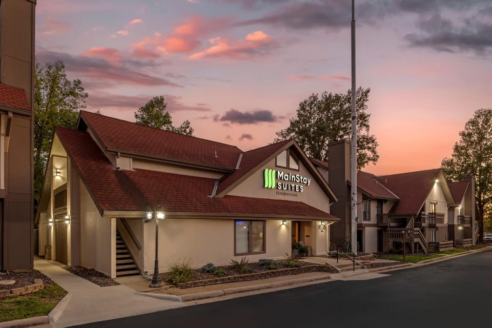 MainStay Suites Springfield South - Battlefield Rd Hotel in Springfield