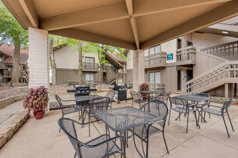 MainStay Suites Springfield South - Battlefield Rd Hotel in Springfield