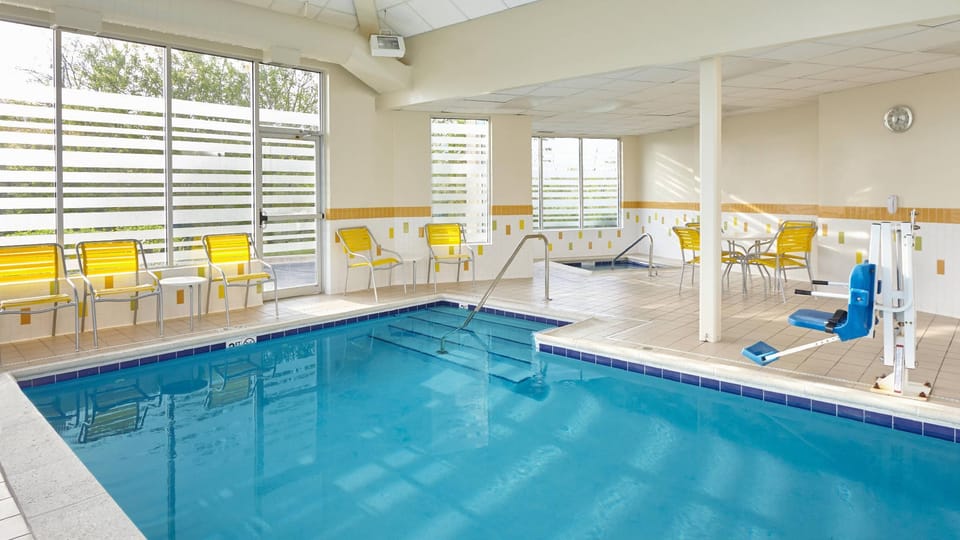 Fairfield by Marriott Inn & Suites Chicago Lombard Hotel in Lombard