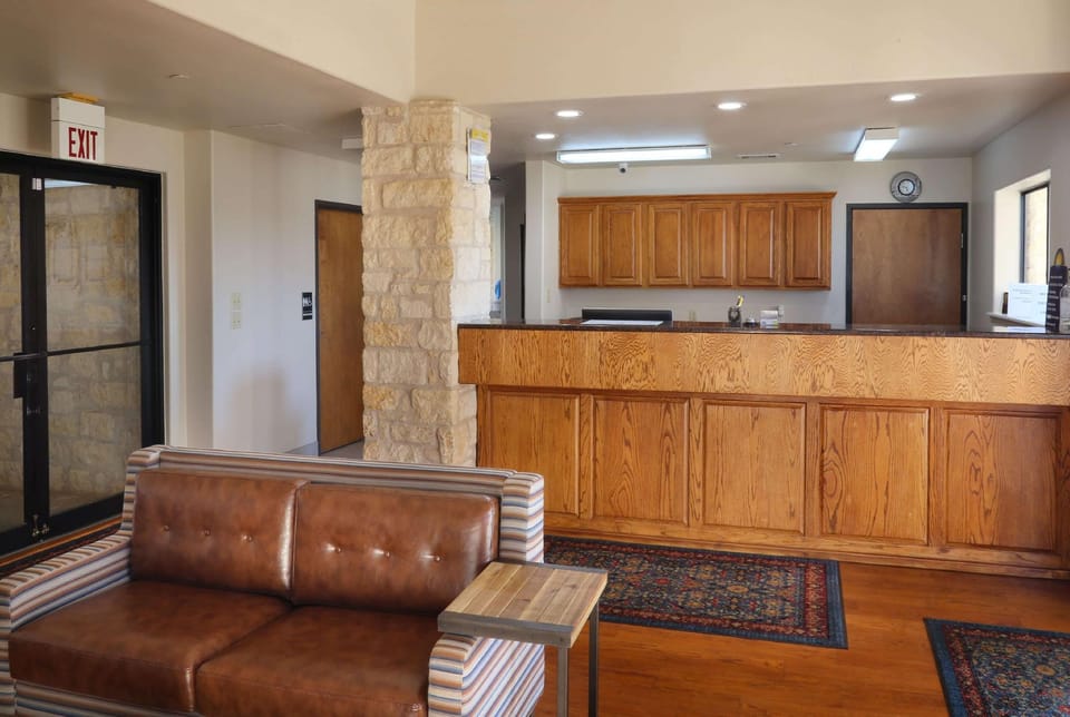 Days Inn & Suites by Wyndham Llano Hotel in Llano