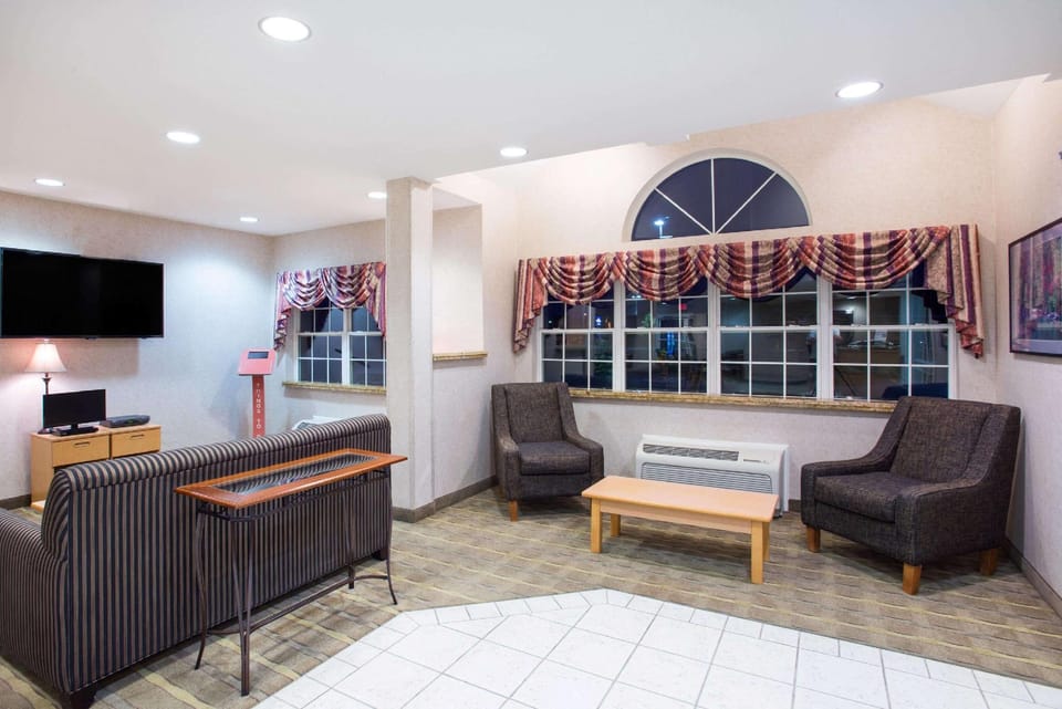 Microtel Inn & Suites by Wyndham Plattsburgh Hotel in Adirondack Mountains