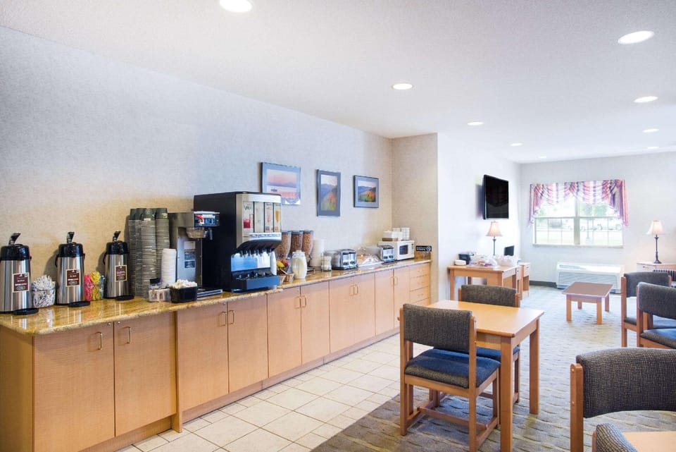 Microtel Inn & Suites by Wyndham Plattsburgh Hotel in Adirondack Mountains