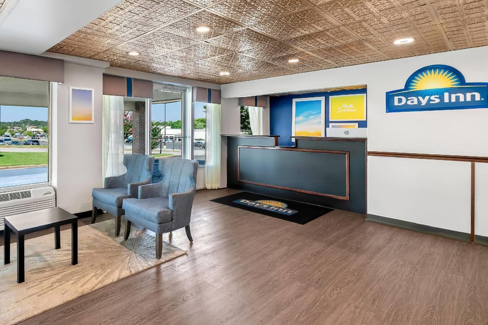 Days Inn by Wyndham Seneca Hotel in Seneca