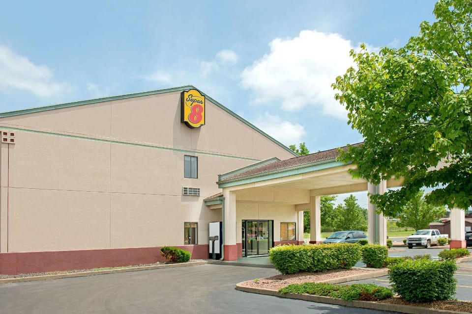 Super 8 By Wyndham Bonne Terre Hotel in Ozark Mountains