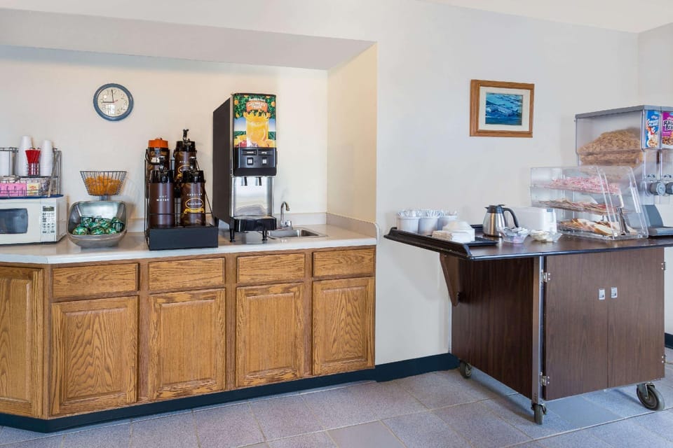 Super 8 By Wyndham Hebron Lowell Area Hotel in Indiana