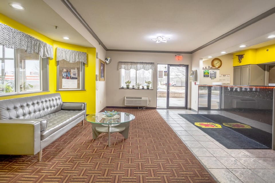 Super 8 By Wyndham Big Rapids Hotel in Michigan