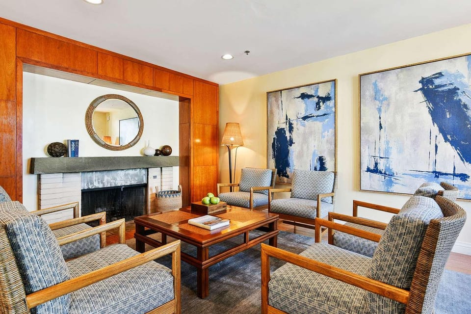 Waters Edge Hotel in Belvedere