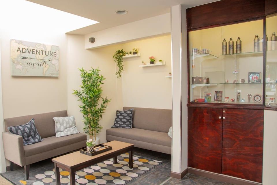 Happy Day Inn Motel in New Westminster