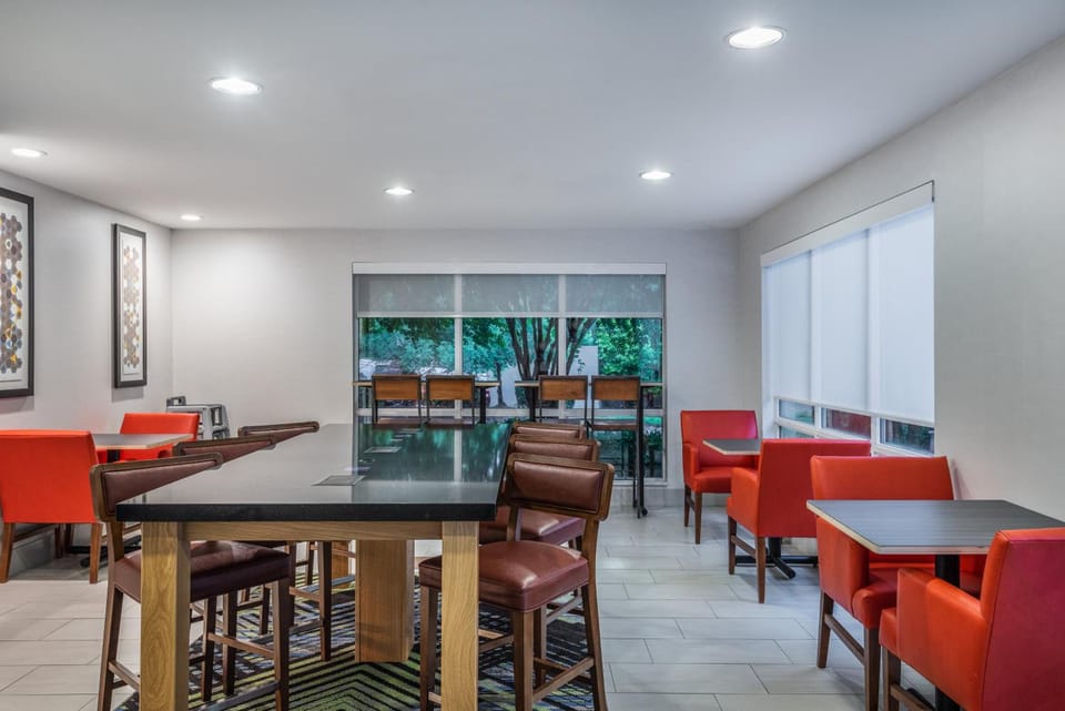 Holiday Inn Express Chapel Hill By IHG Hotel in Durham