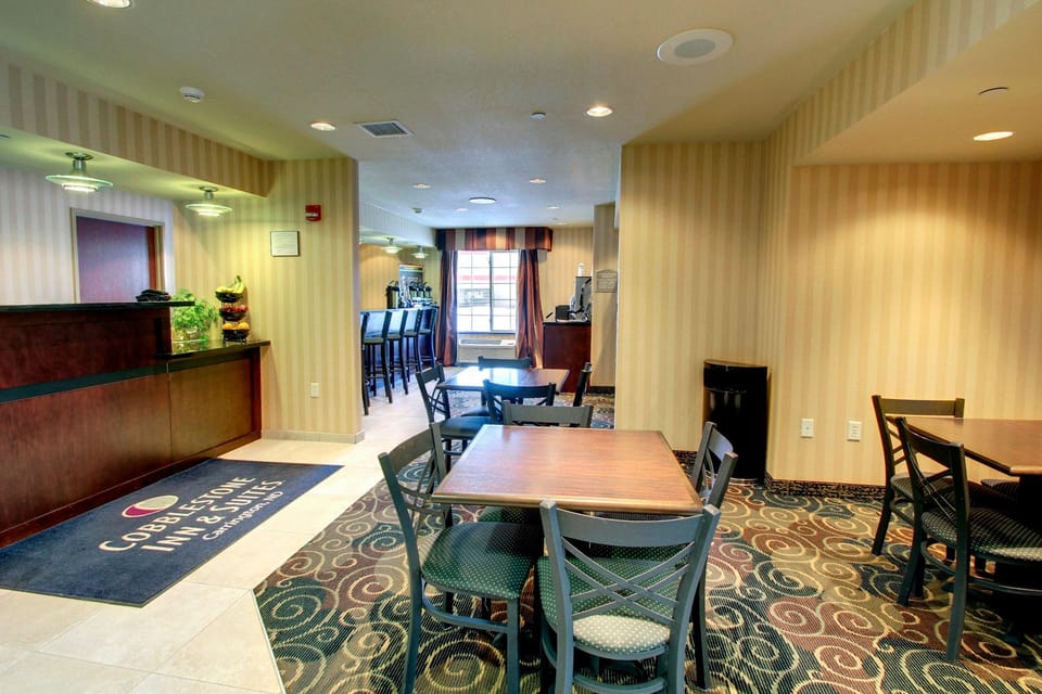 Cobblestone Inn & Suites - Carrington Hotel in North Dakota