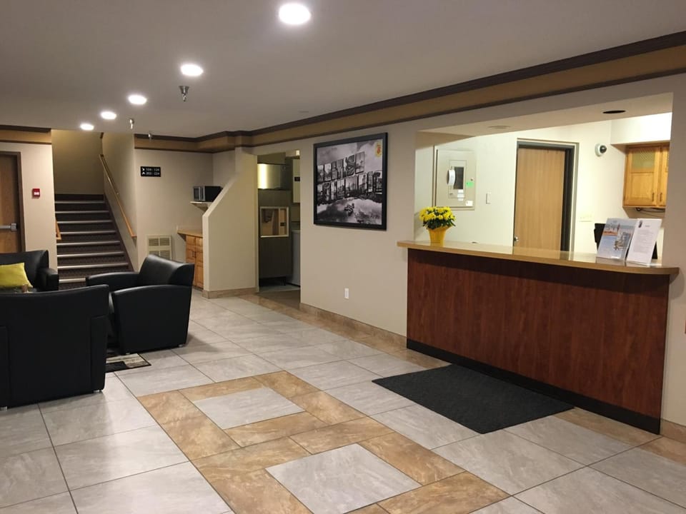 Super 8 By Wyndham Salmon Arm Hotel in Salmon Arm