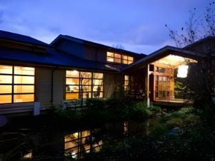 Cedarbrook Lodge Hotel in SeaTac