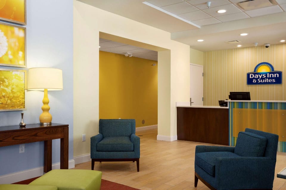 Days Inn & Suites by Wyndham Caldwell Hotel in Ohio