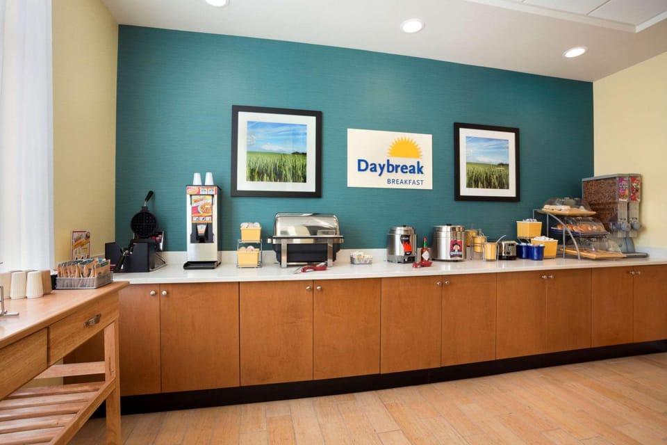 Days Inn & Suites by Wyndham Caldwell Hotel in Ohio