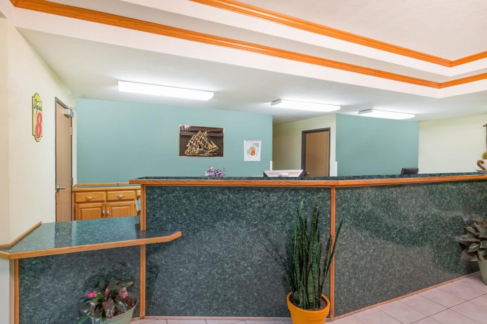 Super 8 By Wyndham Holton Hotel in Kansas