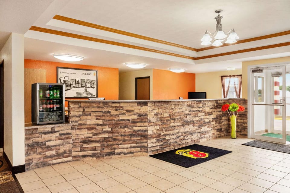 Super 8 By Wyndham Holton Hotel in Kansas