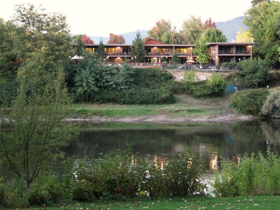 The Lodge at Riverside Lodge in Grants Pass