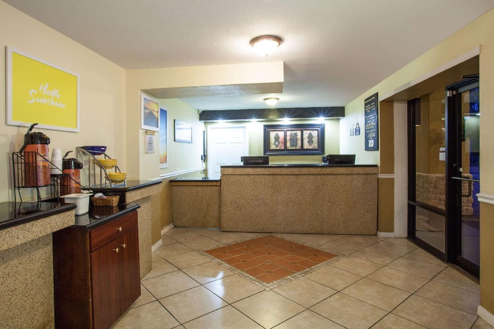 Econo Lodge Daytona Beach - Speedway Hotel in Florida