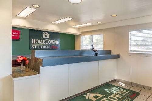 HomeTowne Studios Louisville Hotel in Jeffersontown