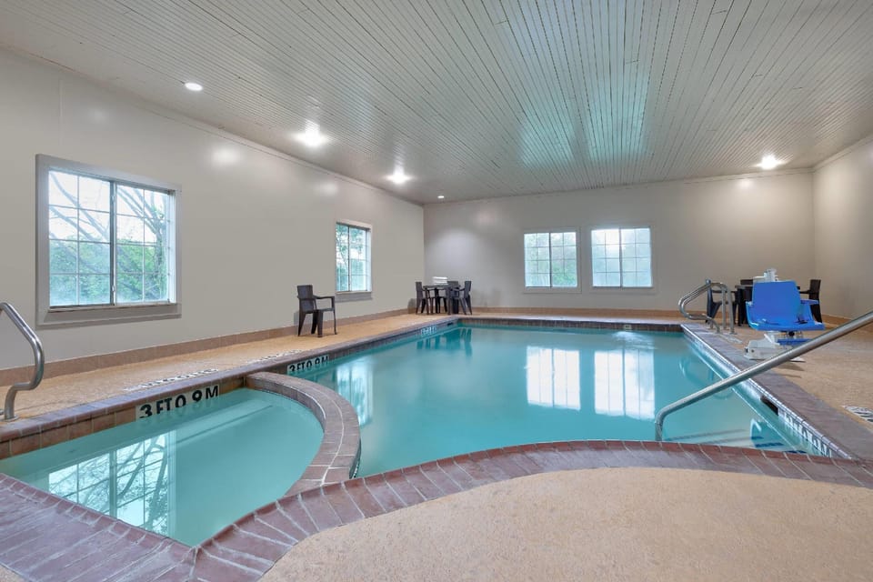 La Quinta Inn & Suites by Wyndham Fairfield TX Hotel in Texas