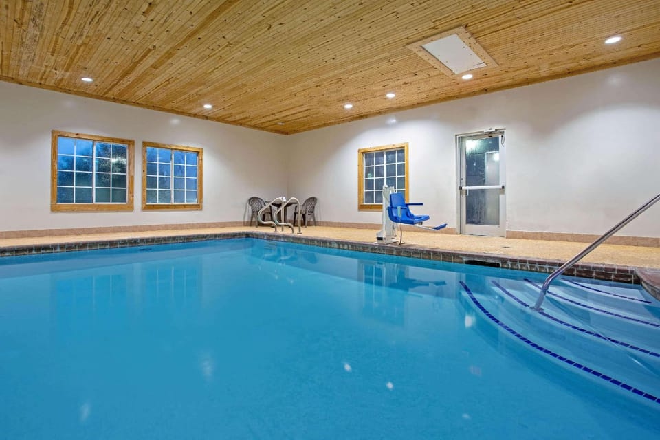 La Quinta Inn & Suites by Wyndham Fairfield TX Hotel in Texas