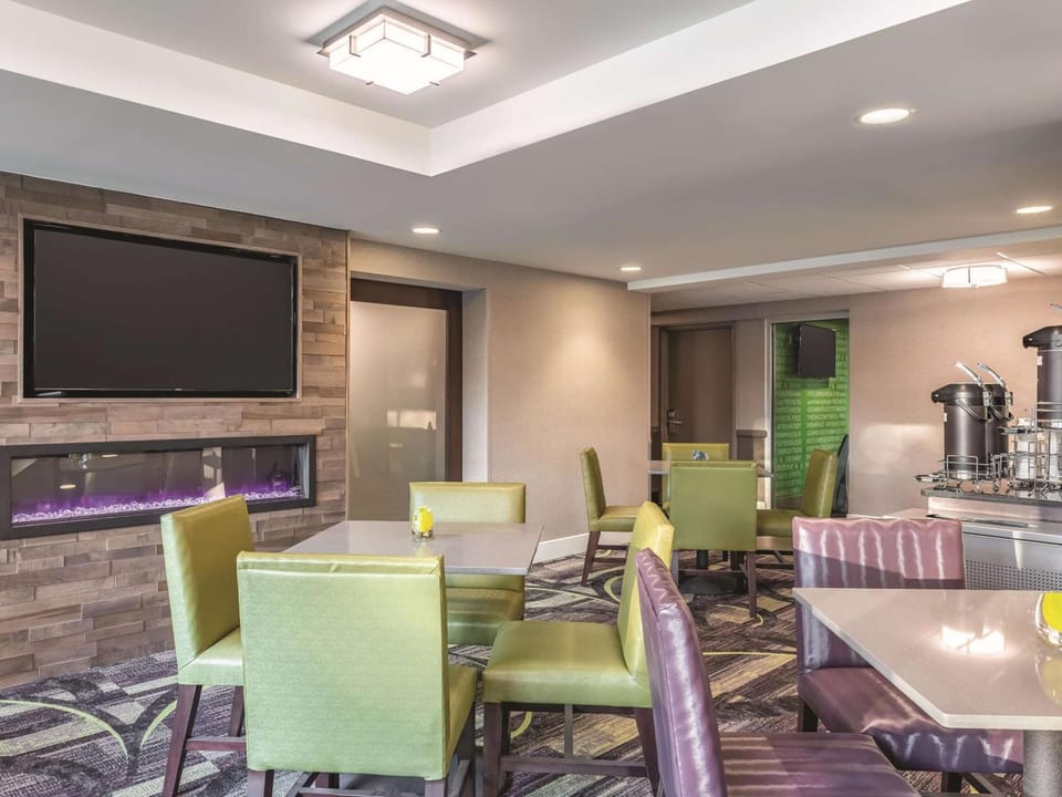 La Quinta Inn & Suites by Wyndham Columbia / Fort Meade Hotel in Anne Arundel County