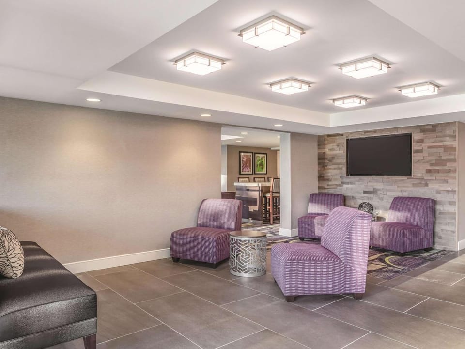 La Quinta Inn & Suites by Wyndham Columbia / Fort Meade Hotel in Anne Arundel County