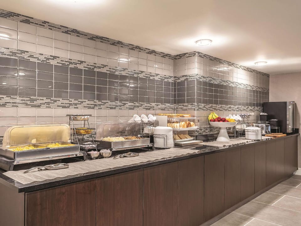 La Quinta Inn & Suites by Wyndham Columbia / Fort Meade Hotel in Anne Arundel County
