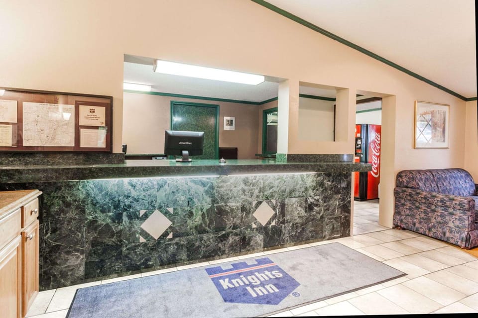 Knights Inn  Farmington Hill MI Hotel in Farmington Hills