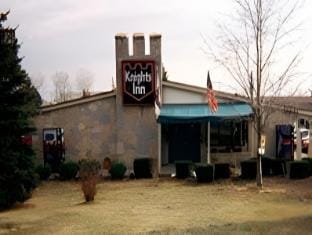 Knights Inn  Farmington Hill MI Hotel in Farmington Hills