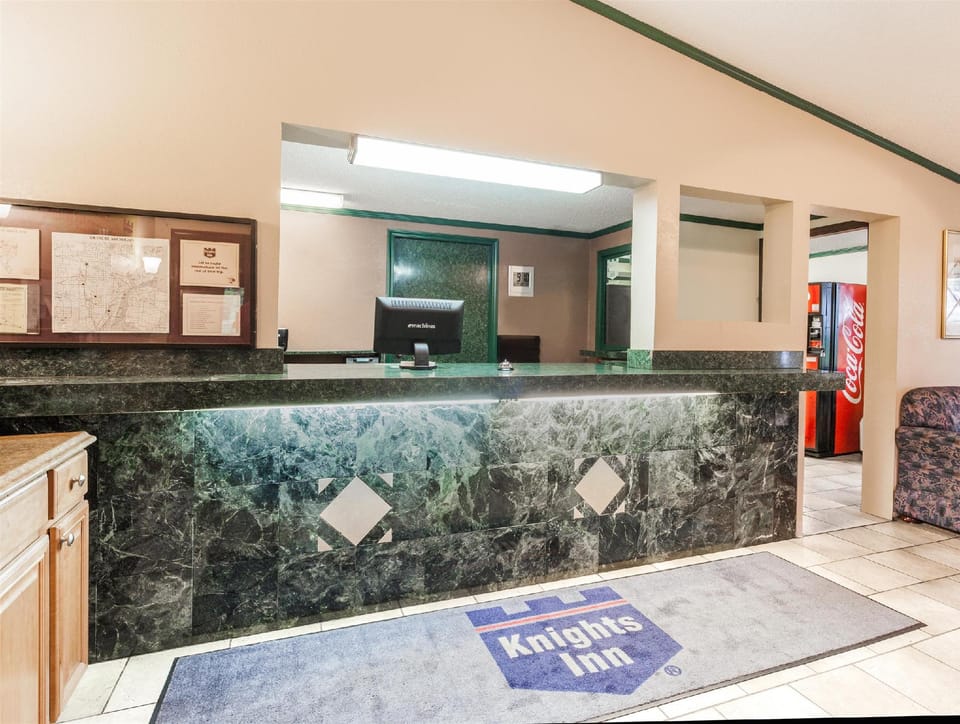 Knights Inn  Farmington Hill MI Hotel in Farmington Hills