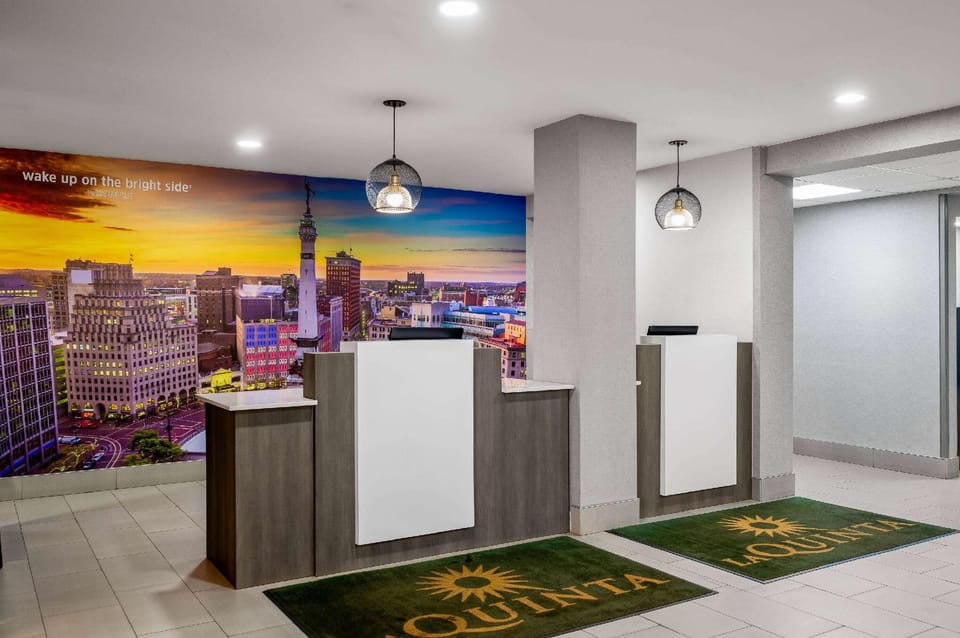 La Quinta Inn by Wyndham Indianapolis Airport Executive Dr Hotel in Indianapolis