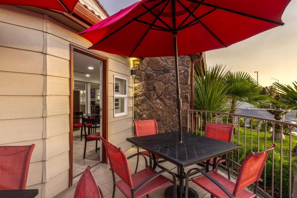 Ramada by Wyndham Medford Airport North Hotel in Medford