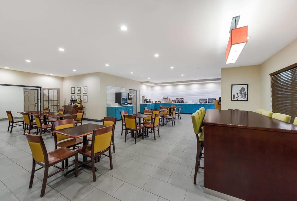 Country Inn & Suites by Radisson, Findlay, OH Hotel in Findlay