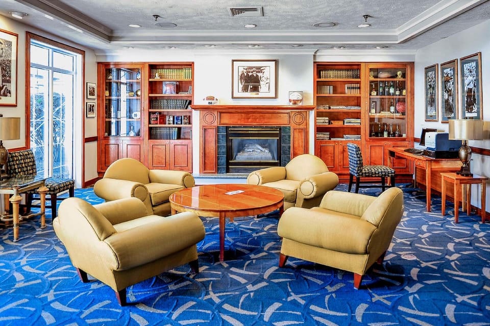 Hilton Vacation Club Varsity Club South Bend, IN Hotel in Mishawaka