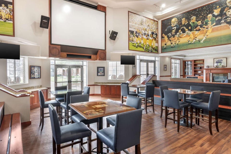 Hilton Vacation Club Varsity Club South Bend, IN Hotel in Mishawaka