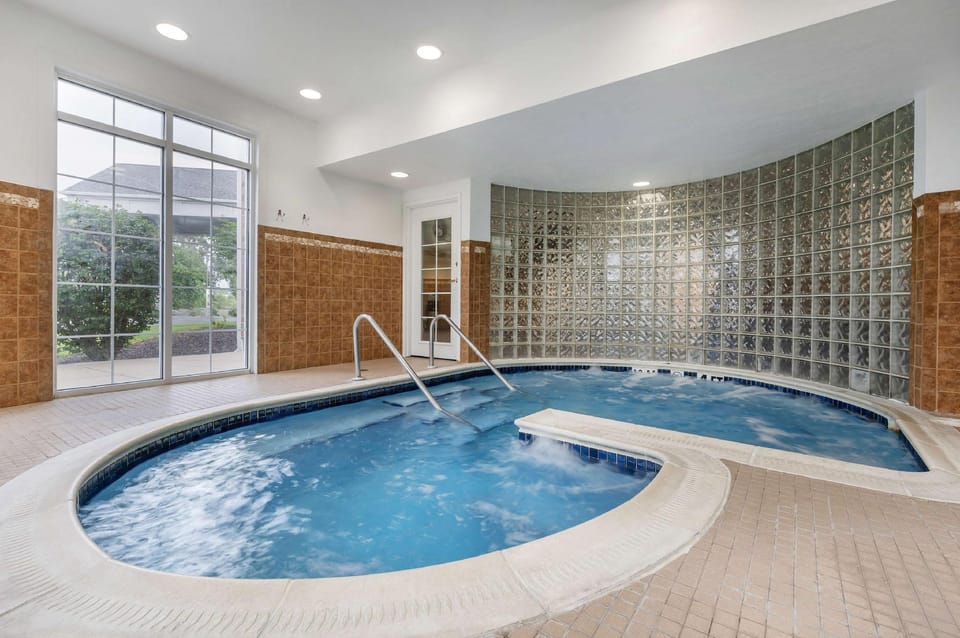 Hilton Vacation Club Varsity Club South Bend, IN Hotel in Mishawaka