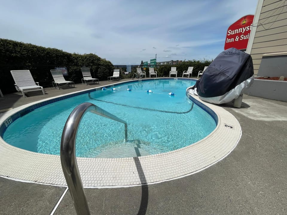 Sunnyside Inn and Suites Motel in Happy Valley