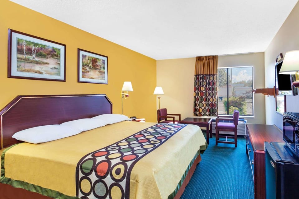 Super 8 By Wyndham Morristown/South Hotel in Morristown