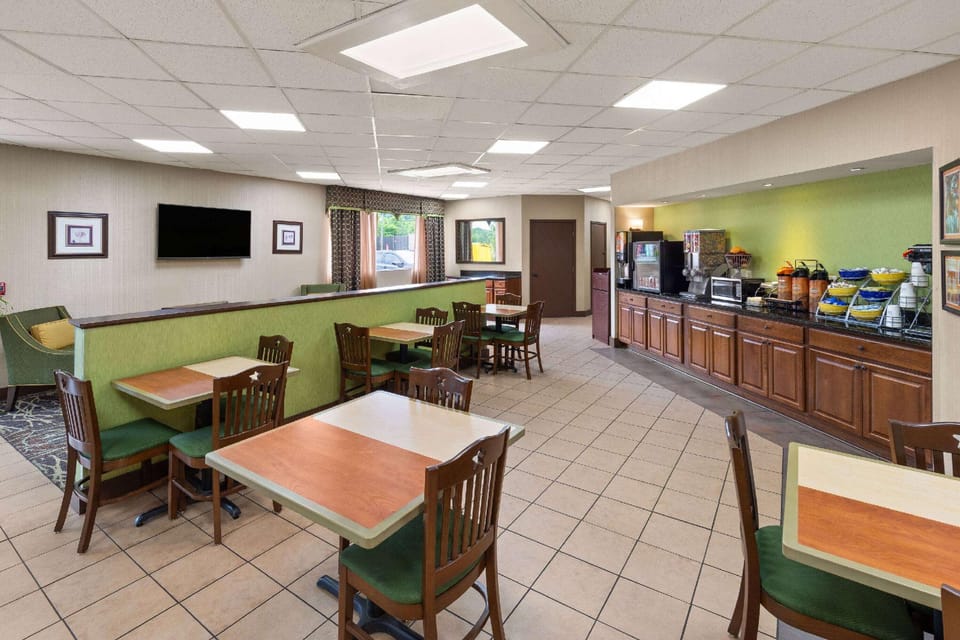 Days Inn by Wyndham Knoxville East Hotel in Knoxville