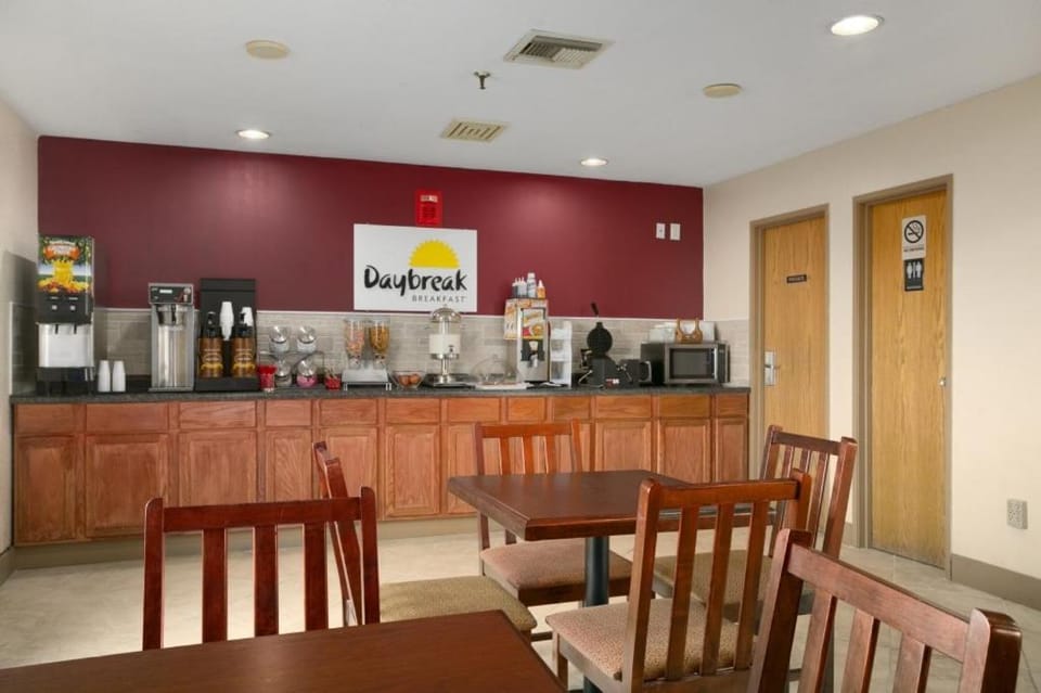 Days Inn by Wyndham Anderson IN Hotel in Anderson
