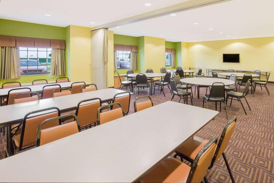Microtel Inn & Suites by Wyndham Delphos Hotel in Ohio