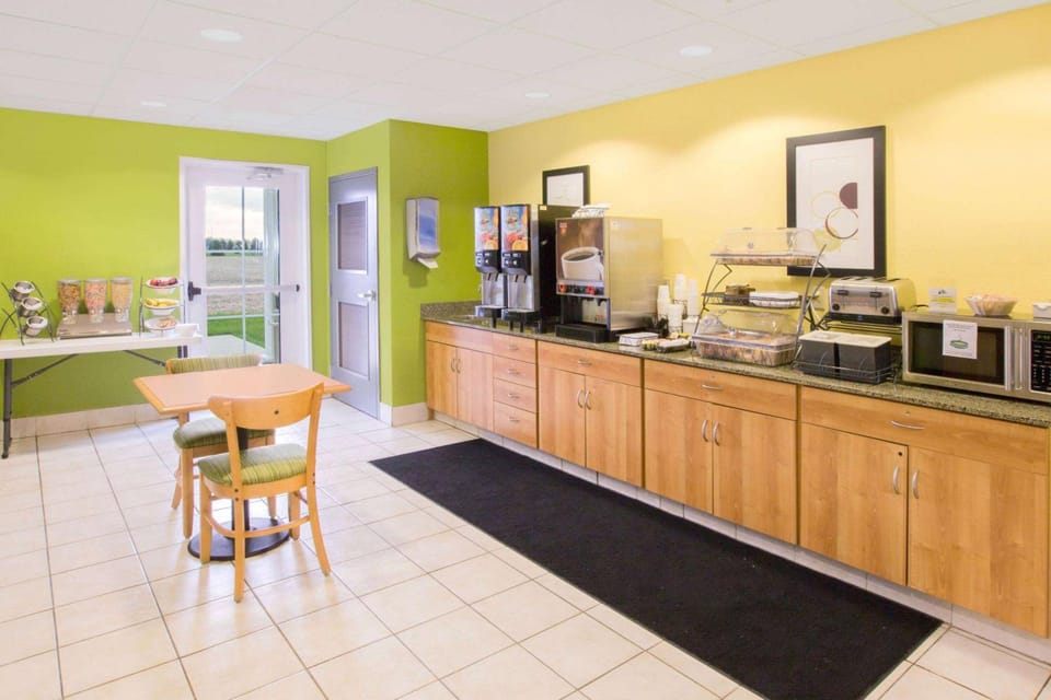 Microtel Inn & Suites by Wyndham Delphos Hotel in Ohio