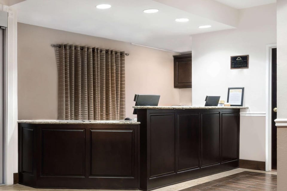 Days Inn & Suites by Wyndham Dallas Hotel in Dallas
