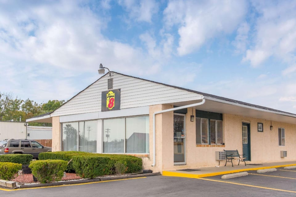Super 8 By Wyndham Centerville-Richmond Hotel in Indiana