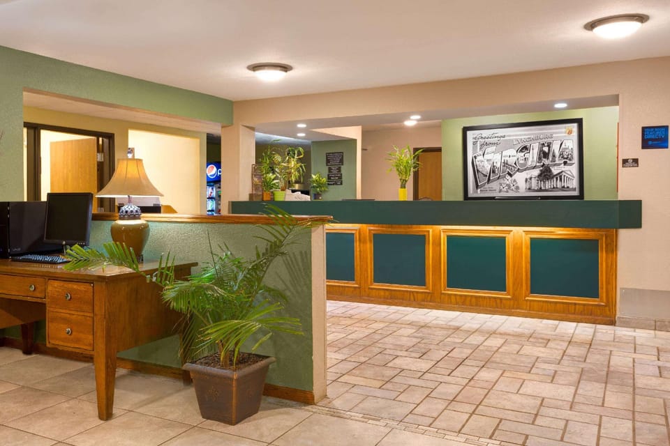 Super 8 By Wyndham Lynchburg Va Hotel in Lynchburg