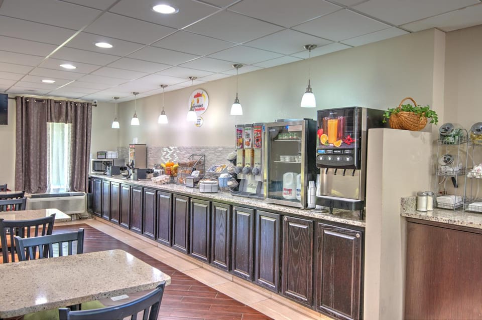 Super 8 By Wyndham Knoxville West/Farragut Hotel in Farragut