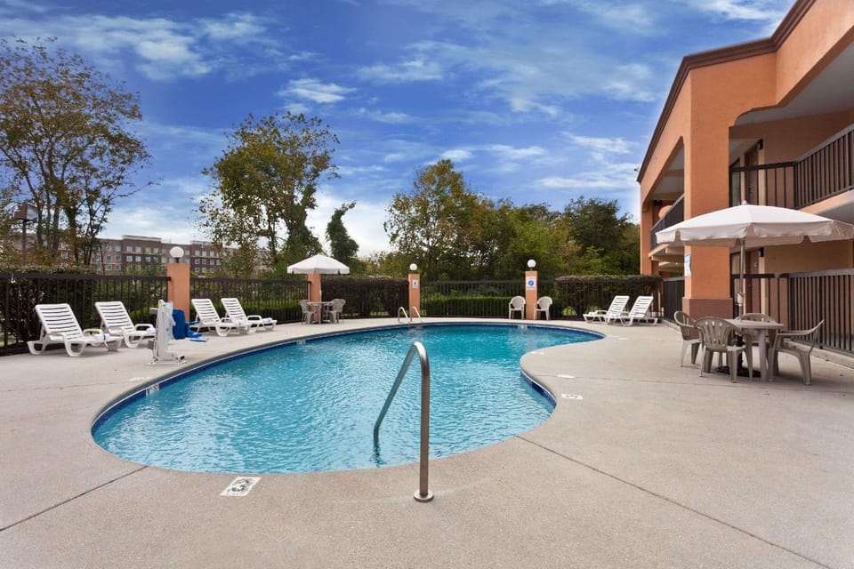 Super 8 By Wyndham Knoxville West/Farragut Hotel in Farragut