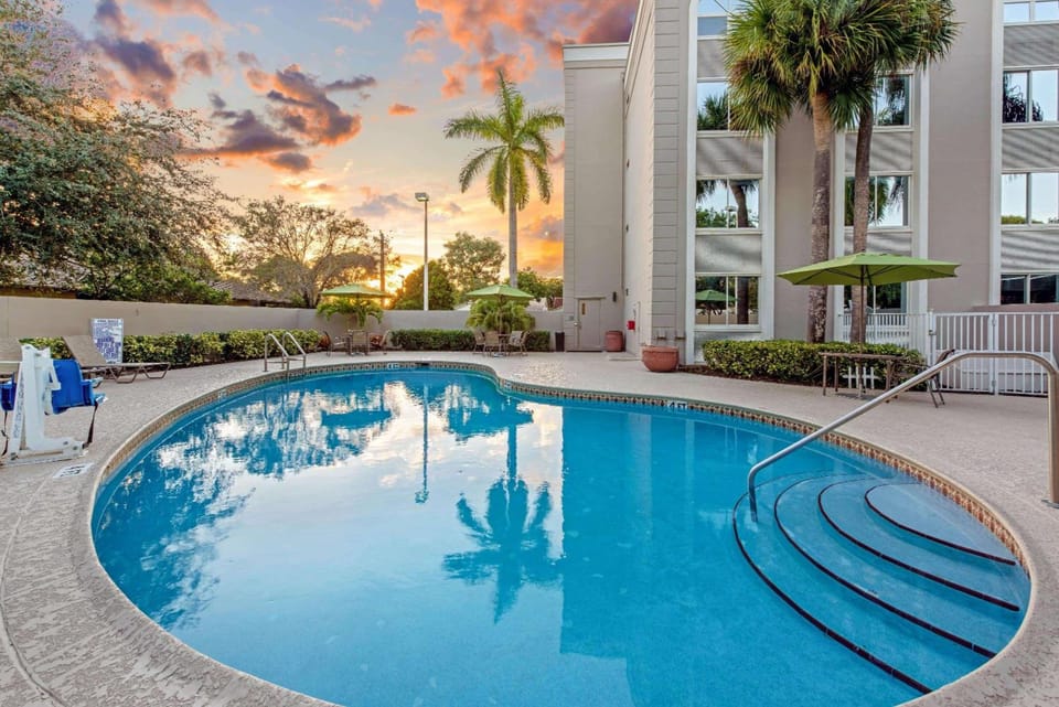 La Quinta Inn & Suites by Wyndham Coral Springs South Hotel in Coral Springs