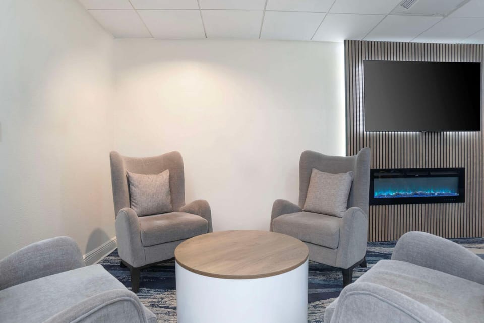 Comfort Inn & Suites New Orleans Airport North Hotel in Kenner